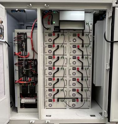 La batterie du système de stockage d'énergie La combinaison parfaite de puissance et de fiabilité Batterie de transport dans le conteneur
