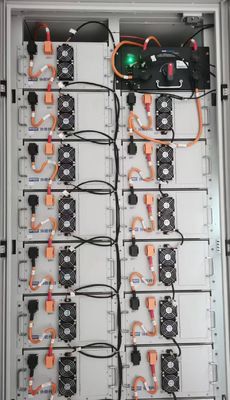 Systèmes de stockage d'énergie commerciale en conteneur de 20 pieds GES100KW-215KWH