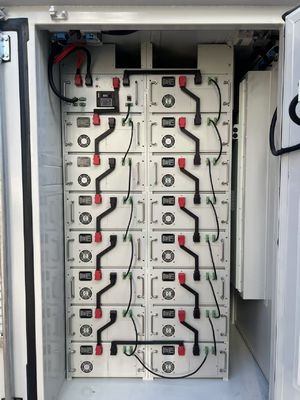 Système de stockage d'énergie à batterie BESS avancé avec interface de communication RS485 Tension nominale du réseau AC400V Puissance 50-500KW