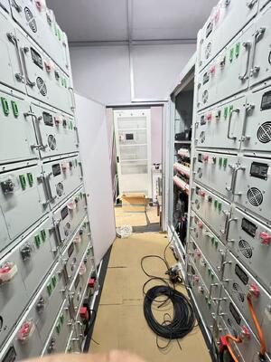 Efficacité jusqu'à 98 % Solutions de gestion d'énergie de batterie ESS